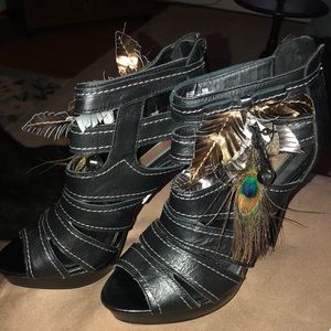Black leather, cutout platform w/feathers